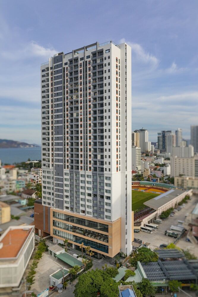 Dqua Hotel And Apartment