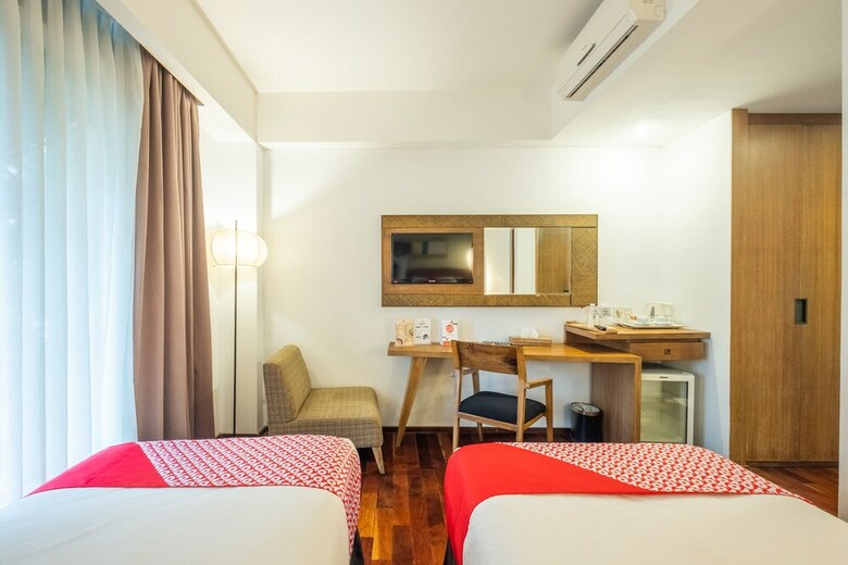 Hotel Capital O 852 The Silk At Dago