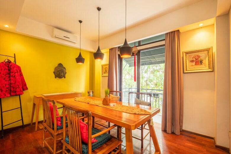 Hotel Capital O 852 The Silk At Dago