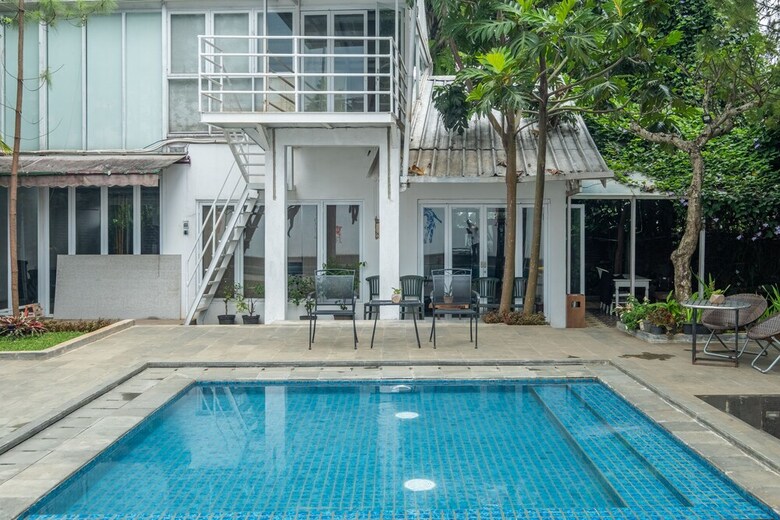 Hotel Capital O 852 The Silk At Dago