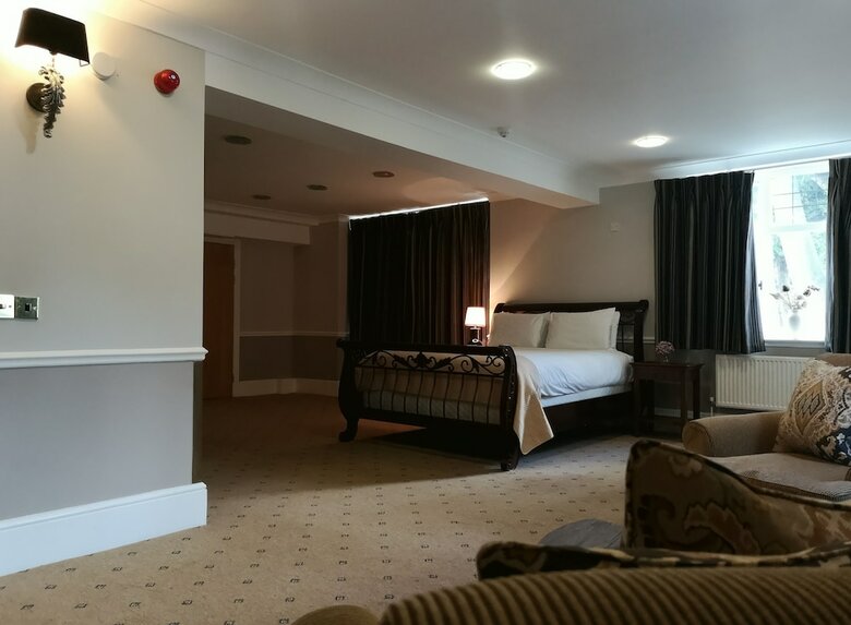 Tudor Lodge Hotel