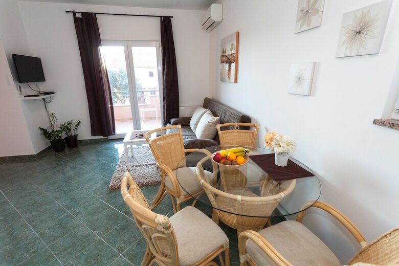 Apartments Lara & Luka