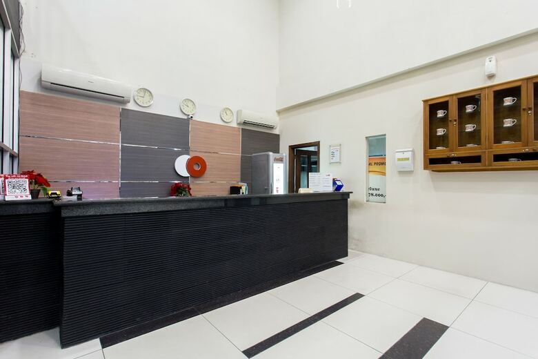 Capital O 769 City Hotel