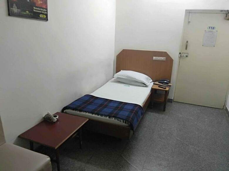 Hotel Iroomz Sapthagiri Balla