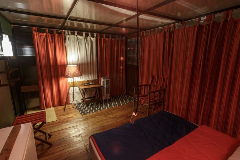Hotel Whispering Willows