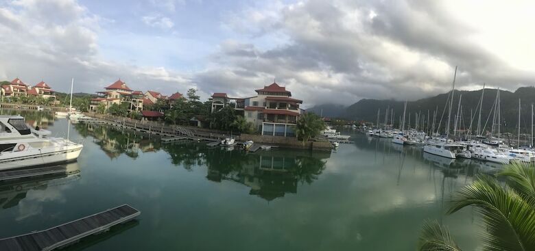 Apartamentos Eden Island Gem