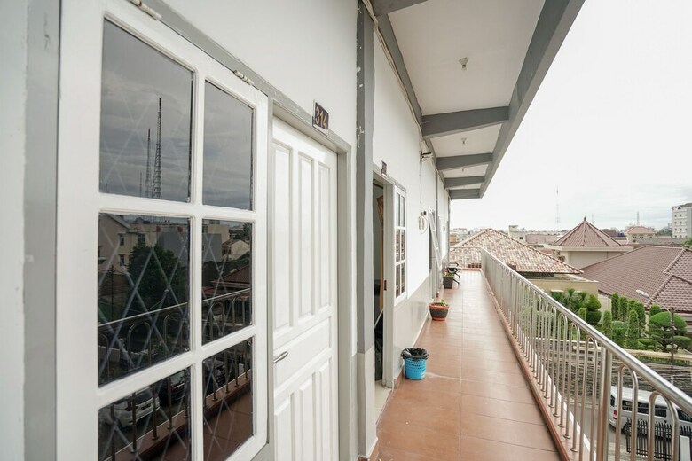 Hotel Oyo 699 Amelia Kost