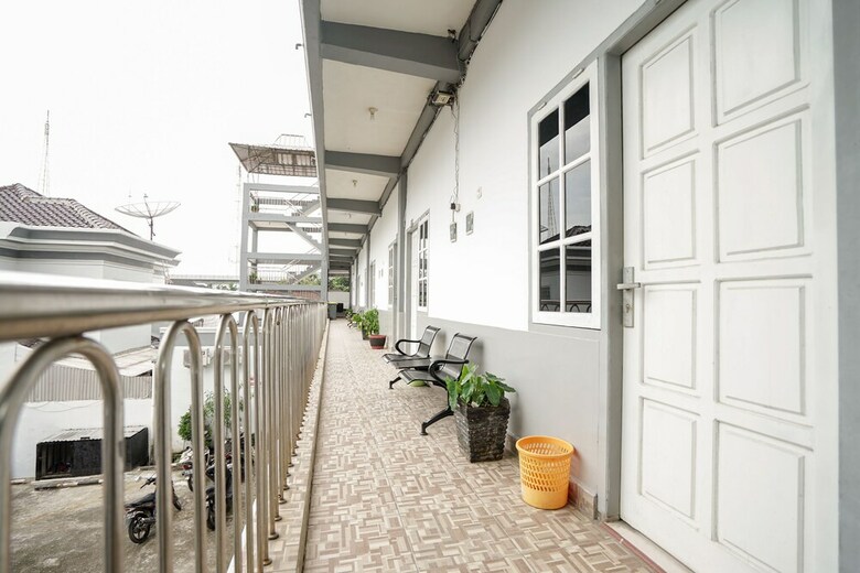 Hotel Oyo 699 Amelia Kost