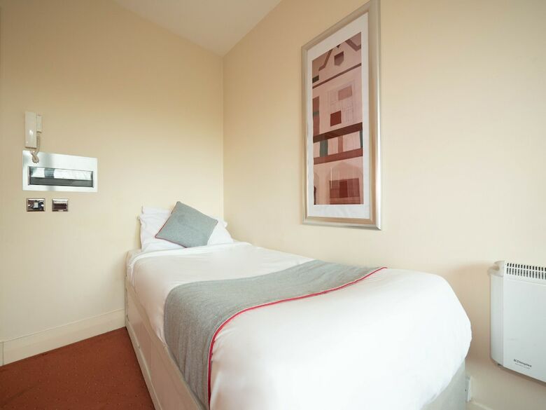 Hotel Oyo Chase Suites