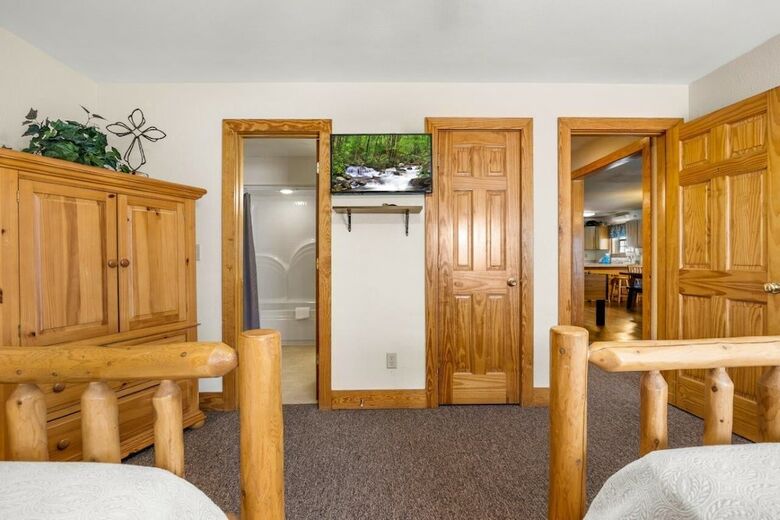 Poplar Point Condo Unit 12f - Three Bedroom Condo