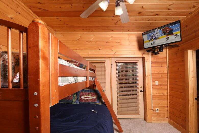 Mountain Sunrise - Five Bedroom Cabin
