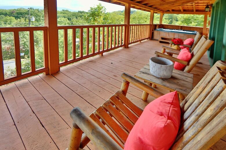 A Walk In The Clouds - Two Bedroom Cabin