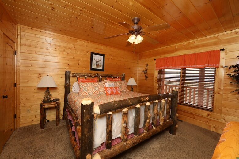 Ridgetop Theatre Lodge - Six Bedroom Cabin