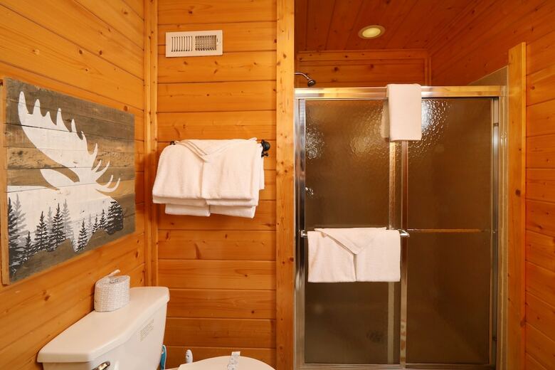 Ridgetop Theatre Lodge - Six Bedroom Cabin