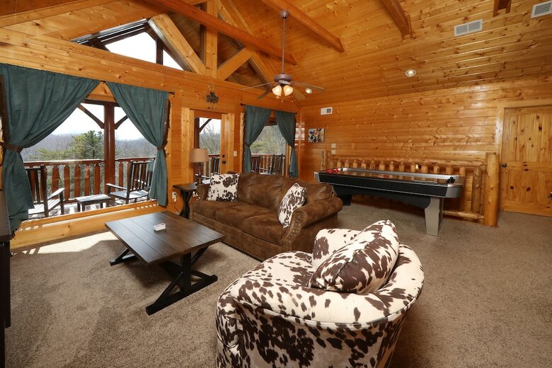 Ridgetop Theatre Lodge - Six Bedroom Cabin