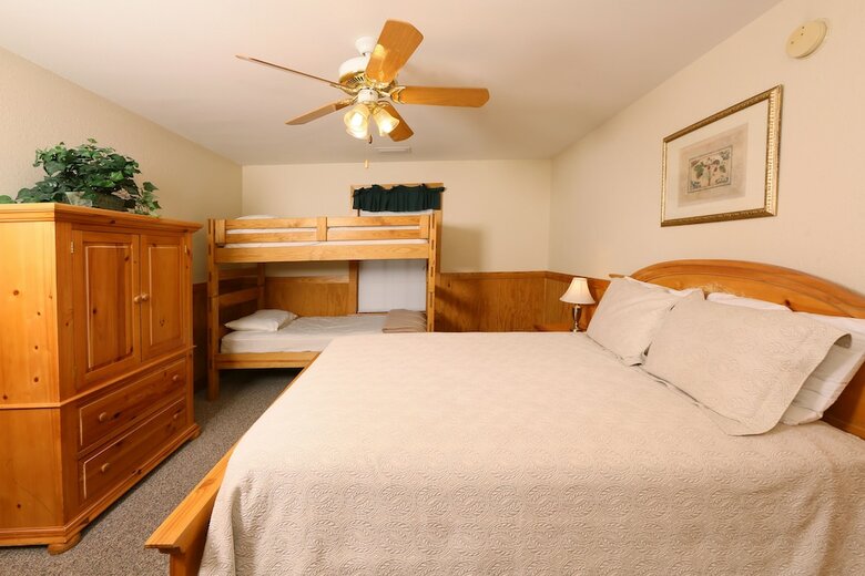 Magnolia Place 5 - Eight Bedroom Chalet