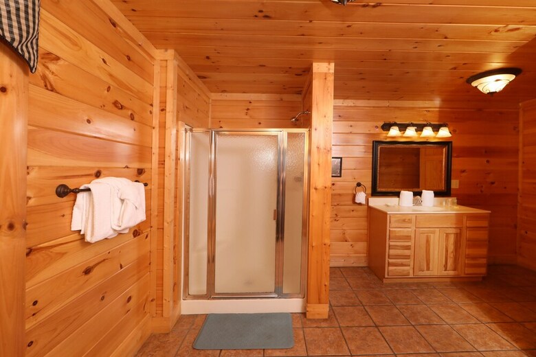 Mayberry - Three Bedroom Cabin