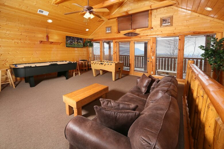 Rising Eagle Lodge - Eight Bedroom Cabin