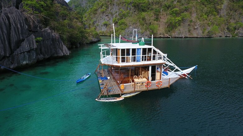 Hotel Paolyn Floating House Restaurant