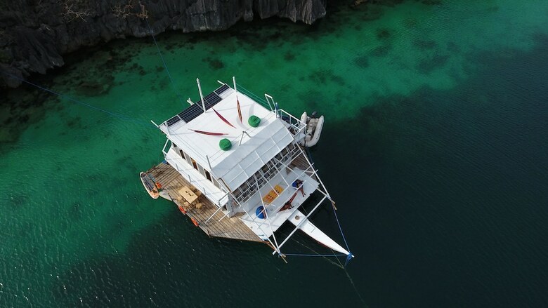 Hotel Paolyn Floating House Restaurant