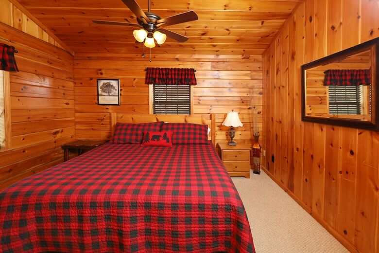 Just Hanging Out - Three Bedroom Cabin