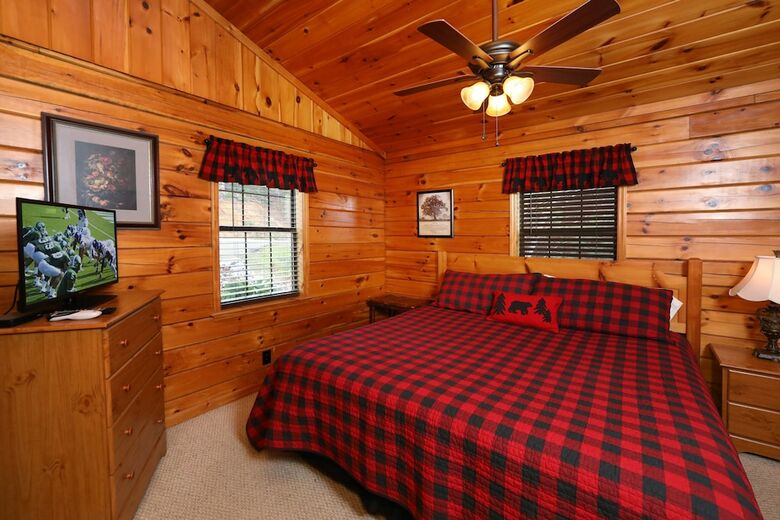 Just Hanging Out - Three Bedroom Cabin