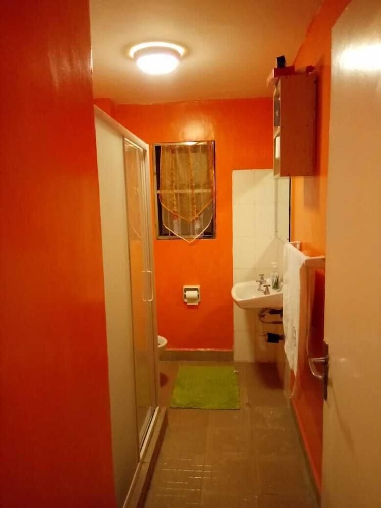 Exquisite Airport Apartment