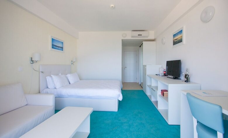 Hotel Atrium By The Blaxy - All Inclusive