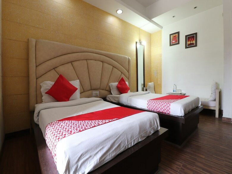 Oyo 35998 Hotel Paonta Valley