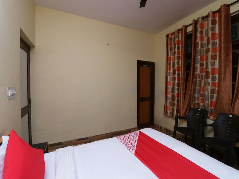 Hotel Oyo 29715 Stone Cafe & Rooms