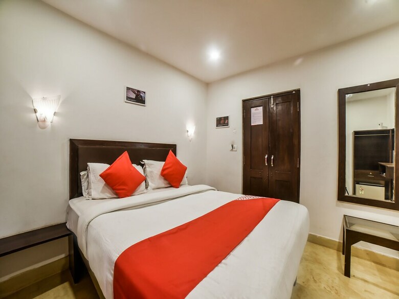 Hotel Oyo 30582 Lazy Holidays