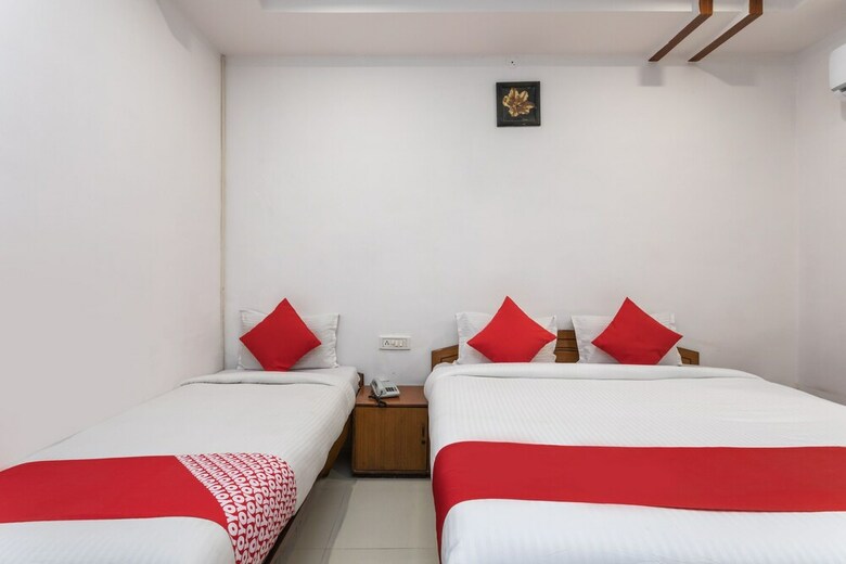 Oyo 22688 Hotel Shivrattan