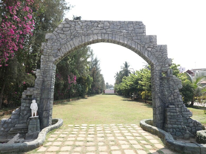 Oyo 28682 Hotel Devika