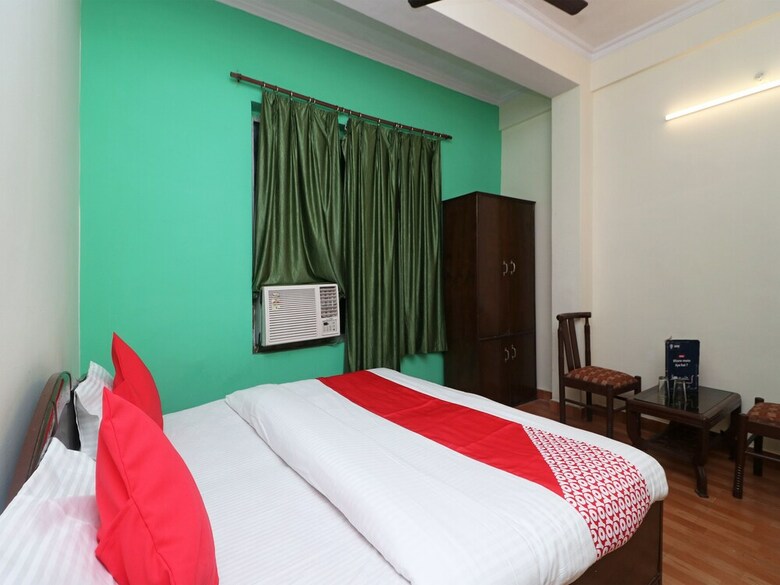 Hotel Oyo 29196 Lords Plaza
