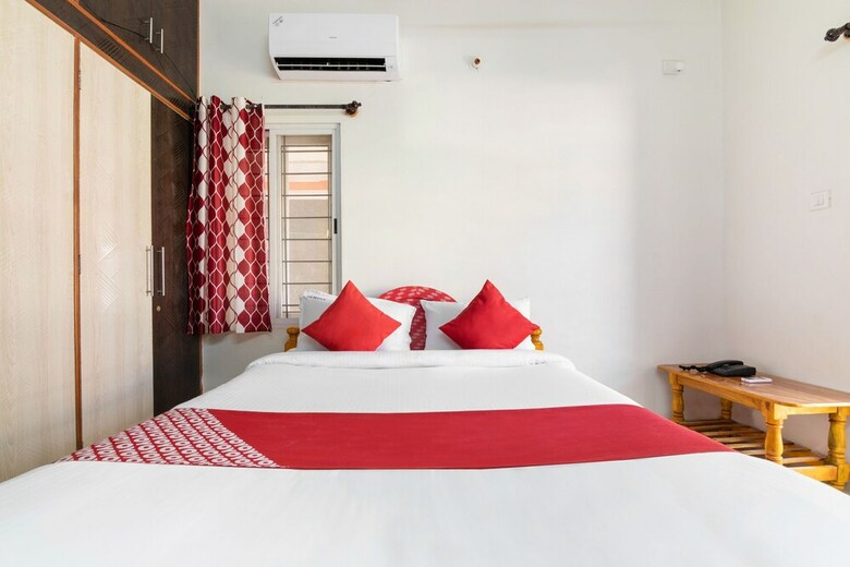 Hotel Oyo 22900 Sri Sai Suites