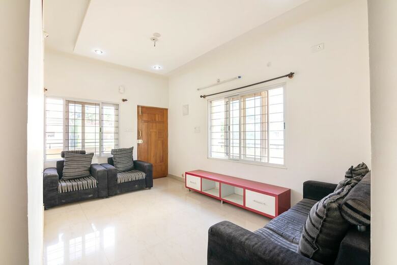 Hotel Oyo 22900 Sri Sai Suites