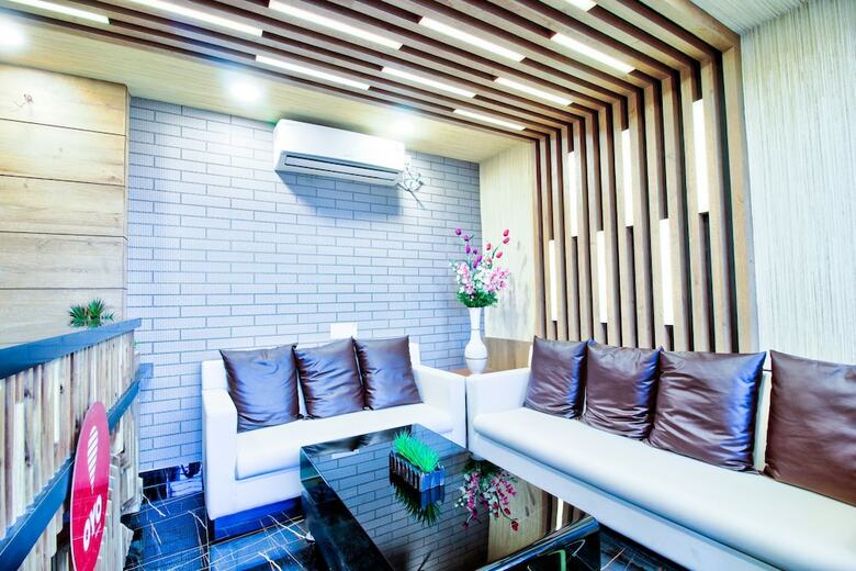 Oyo 24872 Hotel Golden Fiesta