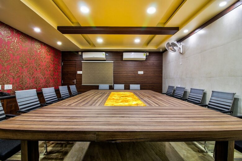 Oyo 24872 Hotel Golden Fiesta