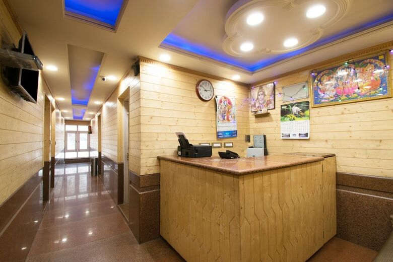 Hotel Oyo 16066 Chinar Comforts