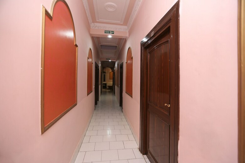 Hotel Oyo 16761 Rk Regency