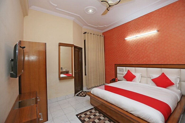 Hotel Oyo 16761 Rk Regency