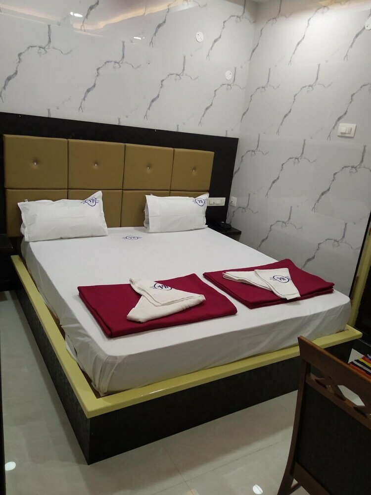 Hotel Vel Residency