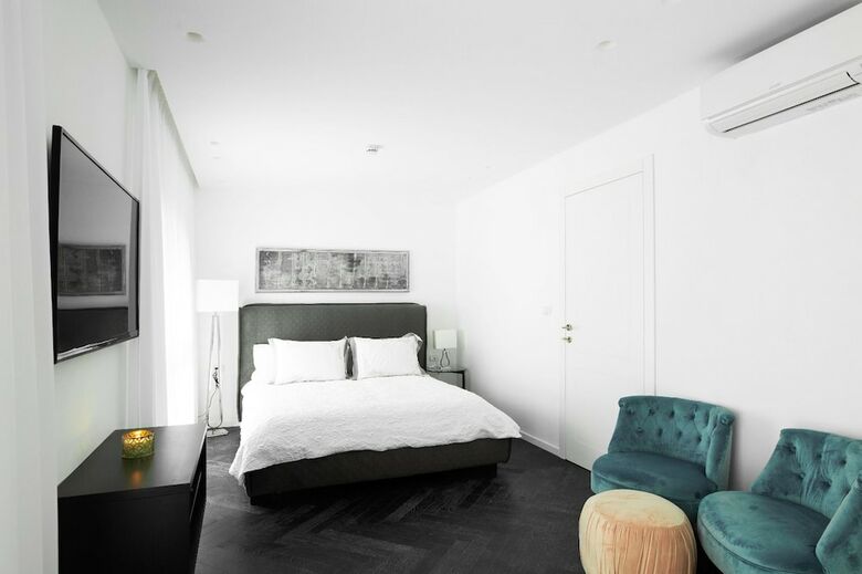 Villa Alma Suites