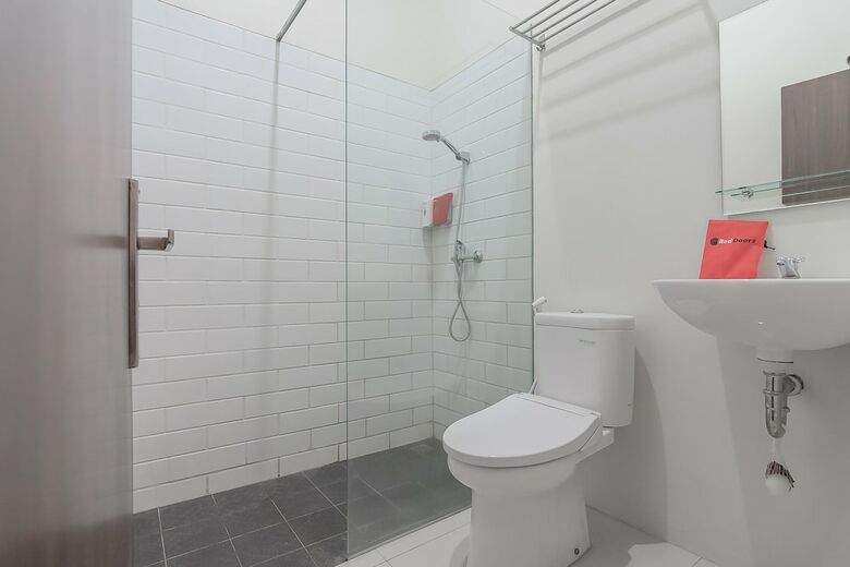 Hotel Reddoorz @ Sersan Bajuri Atas