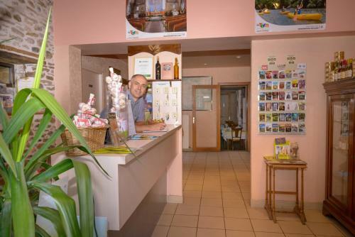 Hotel Logis Hostellerie Des Lauriers