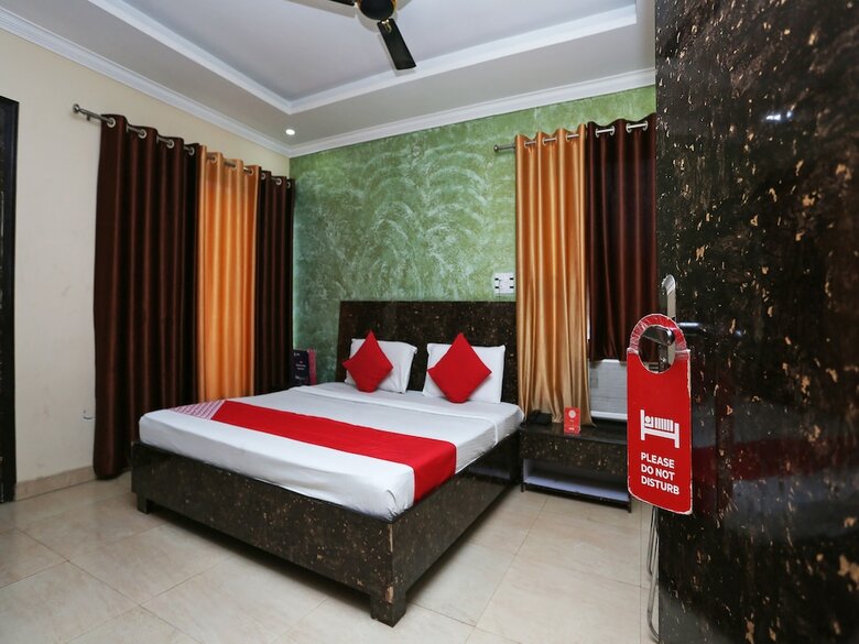 Oyo 28440 Mk Hotel And Restaurant