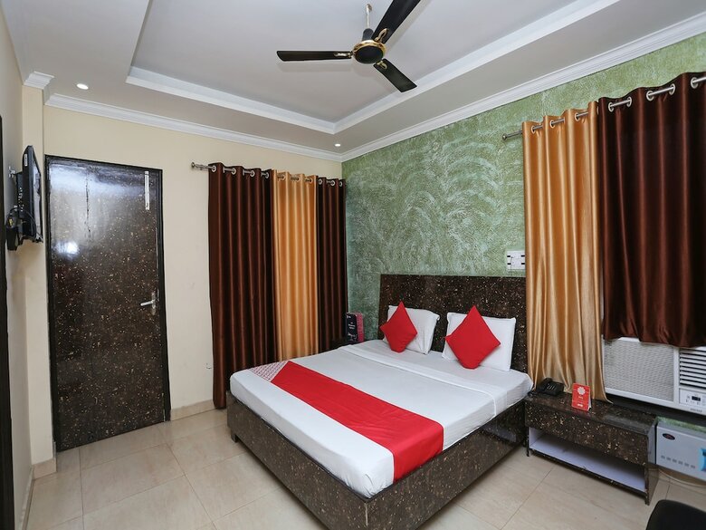 Oyo 28440 Mk Hotel And Restaurant
