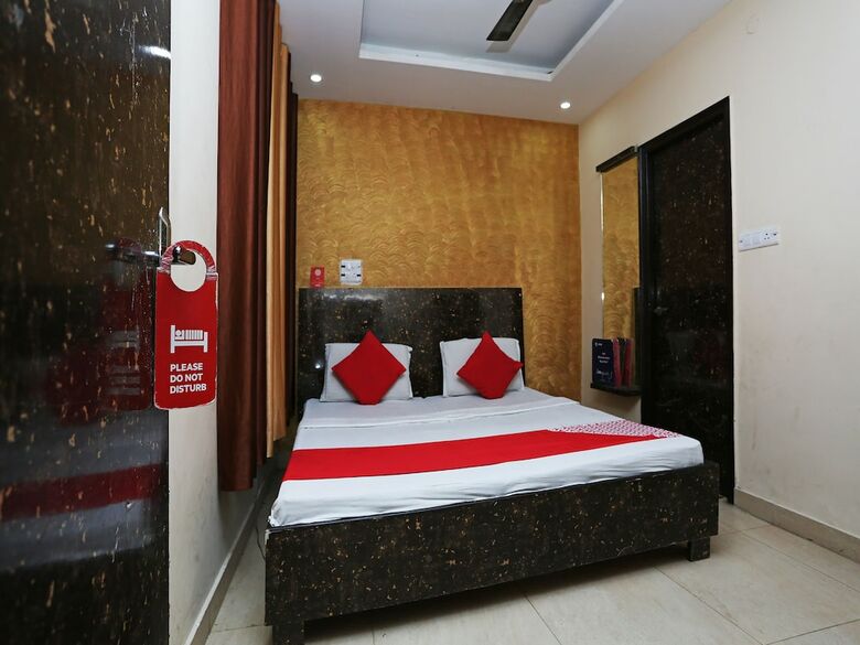 Oyo 28440 Mk Hotel And Restaurant