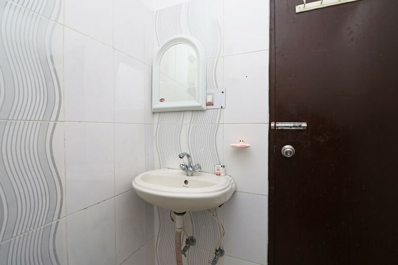 Oyo 29369 Narayana Hotel And Resort,