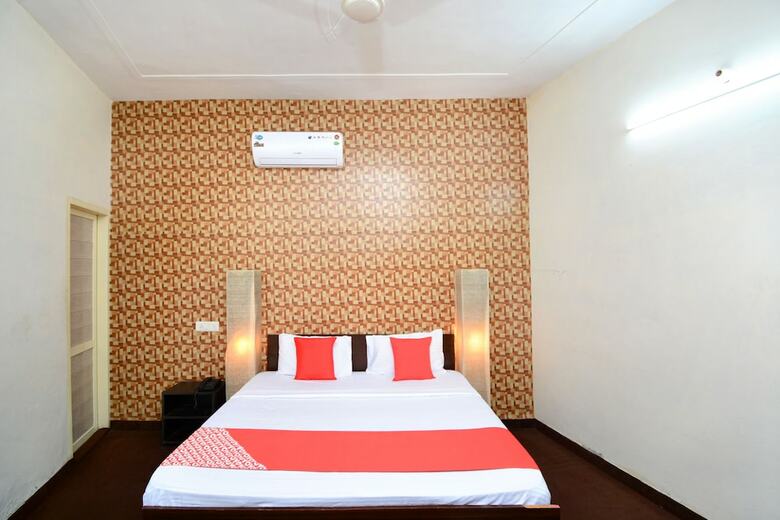 Hotel Oyo 28393 Diamond Plaza